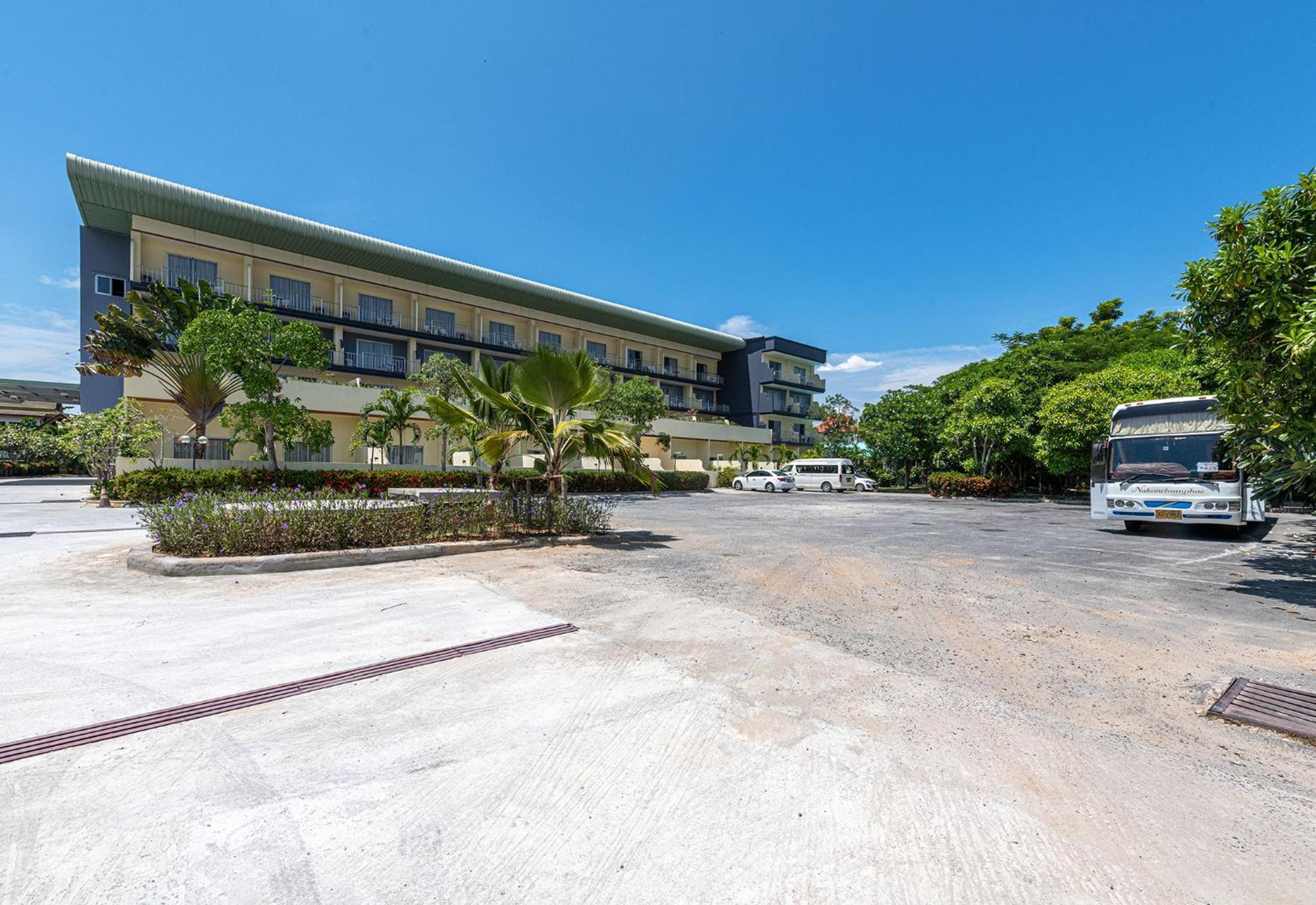 Blue Beach Grand Resort And Spa In Chalong Phuket By Dayuu Ban Saiyuan ภายนอก รูปภาพ