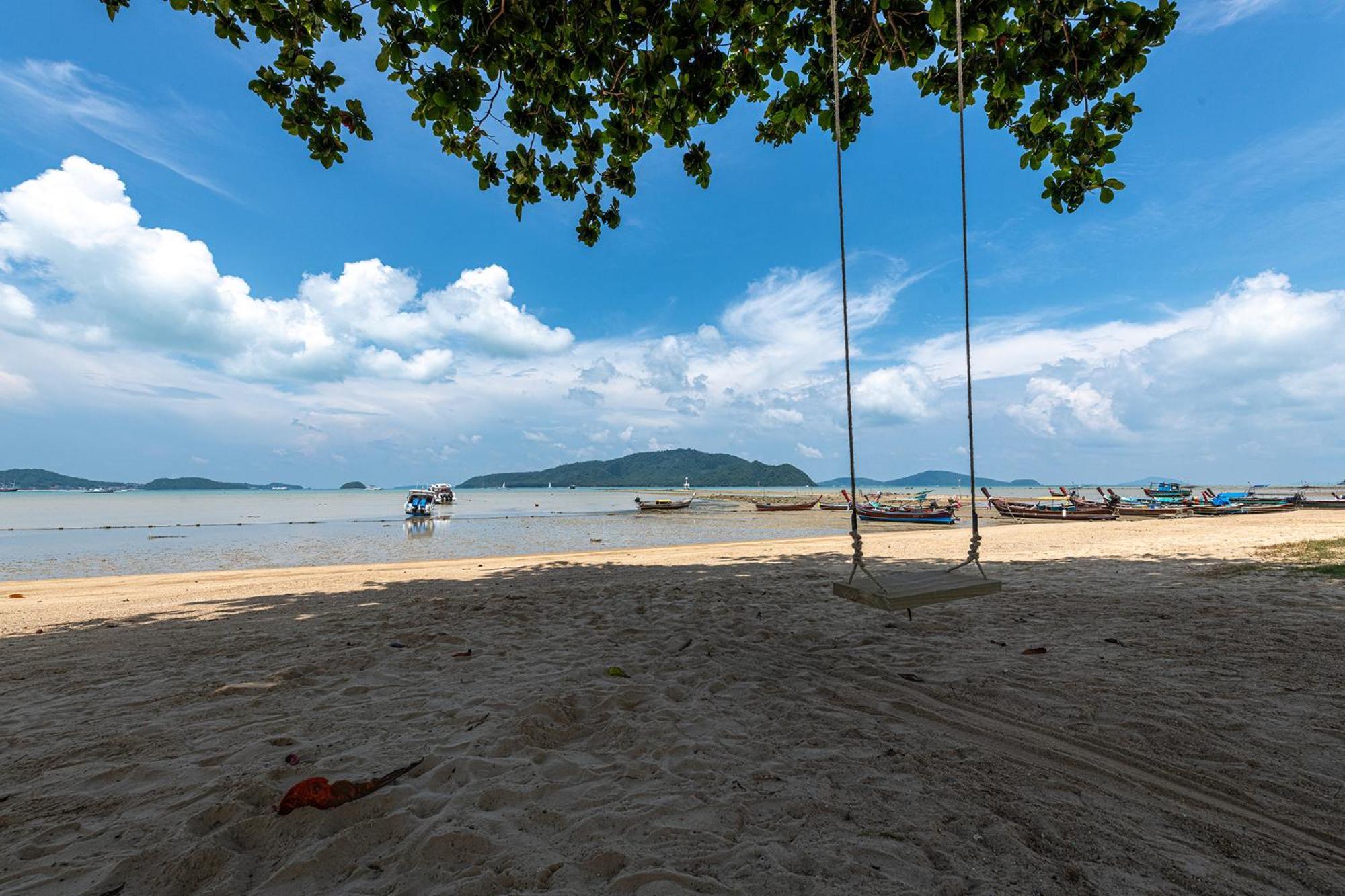 Blue Beach Grand Resort And Spa In Chalong Phuket By Dayuu Ban Saiyuan ภายนอก รูปภาพ