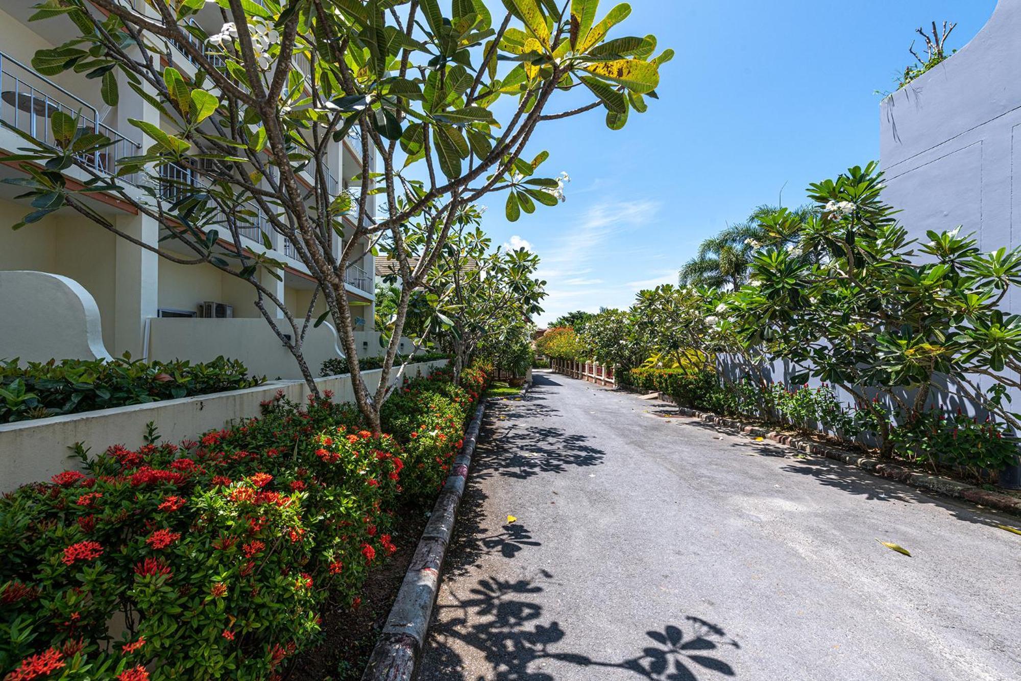 Blue Beach Grand Resort And Spa In Chalong Phuket By Dayuu Ban Saiyuan ภายนอก รูปภาพ