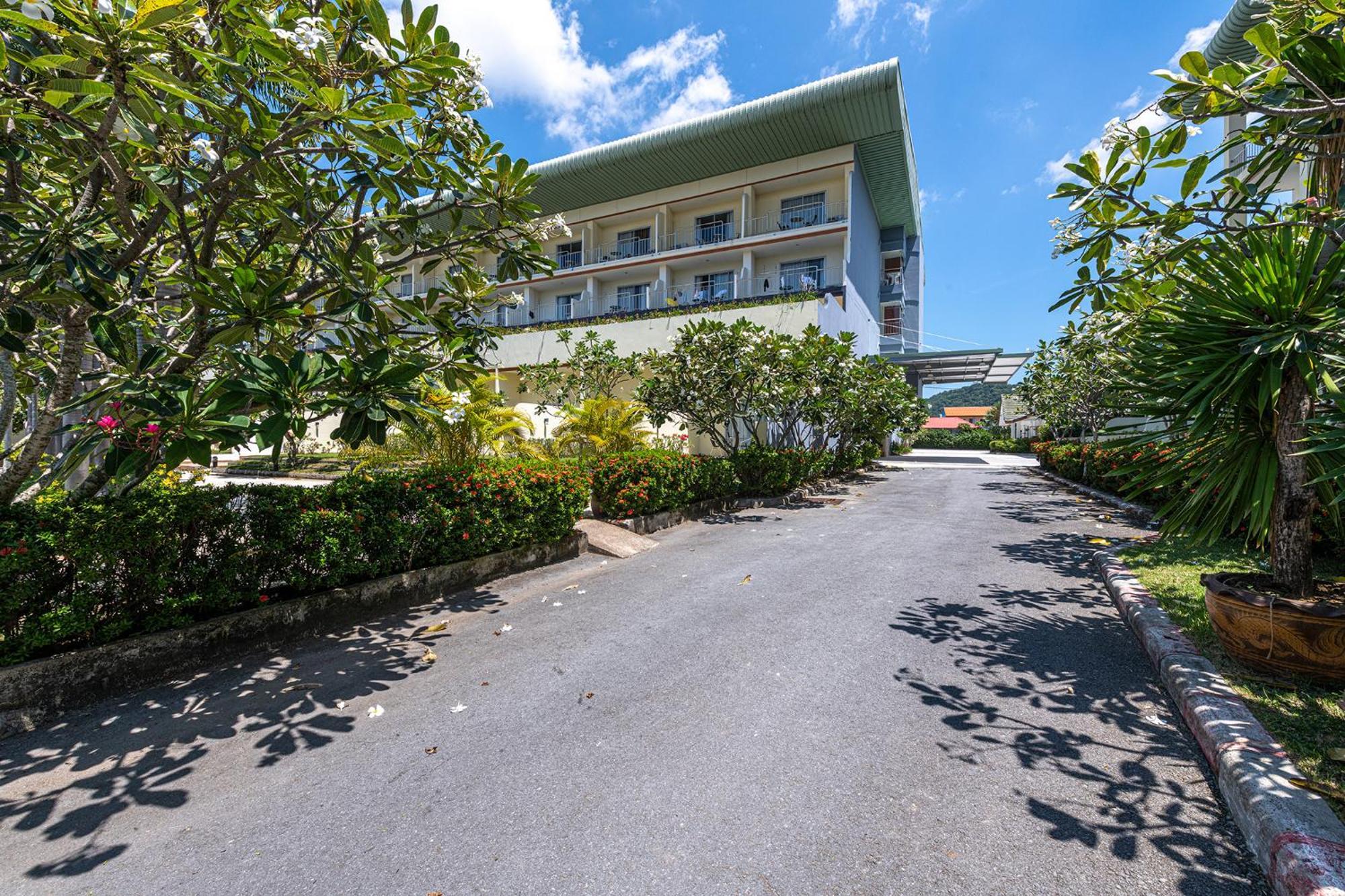 Blue Beach Grand Resort And Spa In Chalong Phuket By Dayuu Ban Saiyuan ภายนอก รูปภาพ