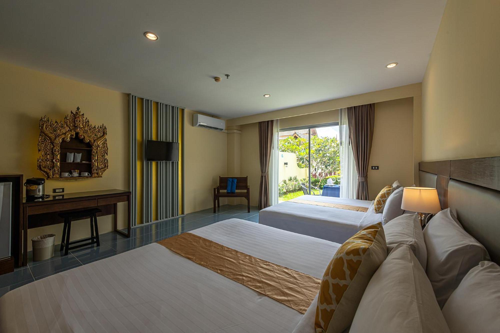 Blue Beach Grand Resort And Spa In Chalong Phuket By Dayuu Ban Saiyuan ภายนอก รูปภาพ