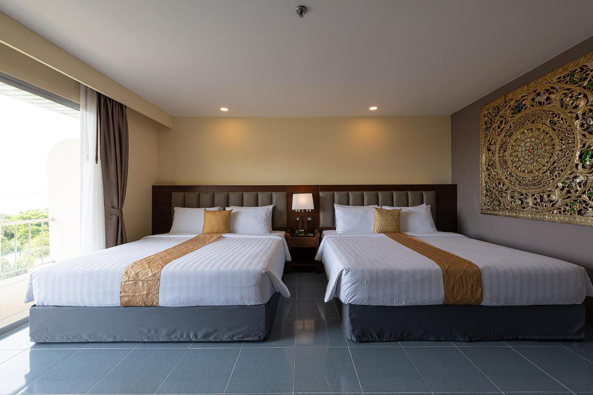 Blue Beach Grand Resort And Spa In Chalong Phuket By Dayuu Ban Saiyuan ภายนอก รูปภาพ
